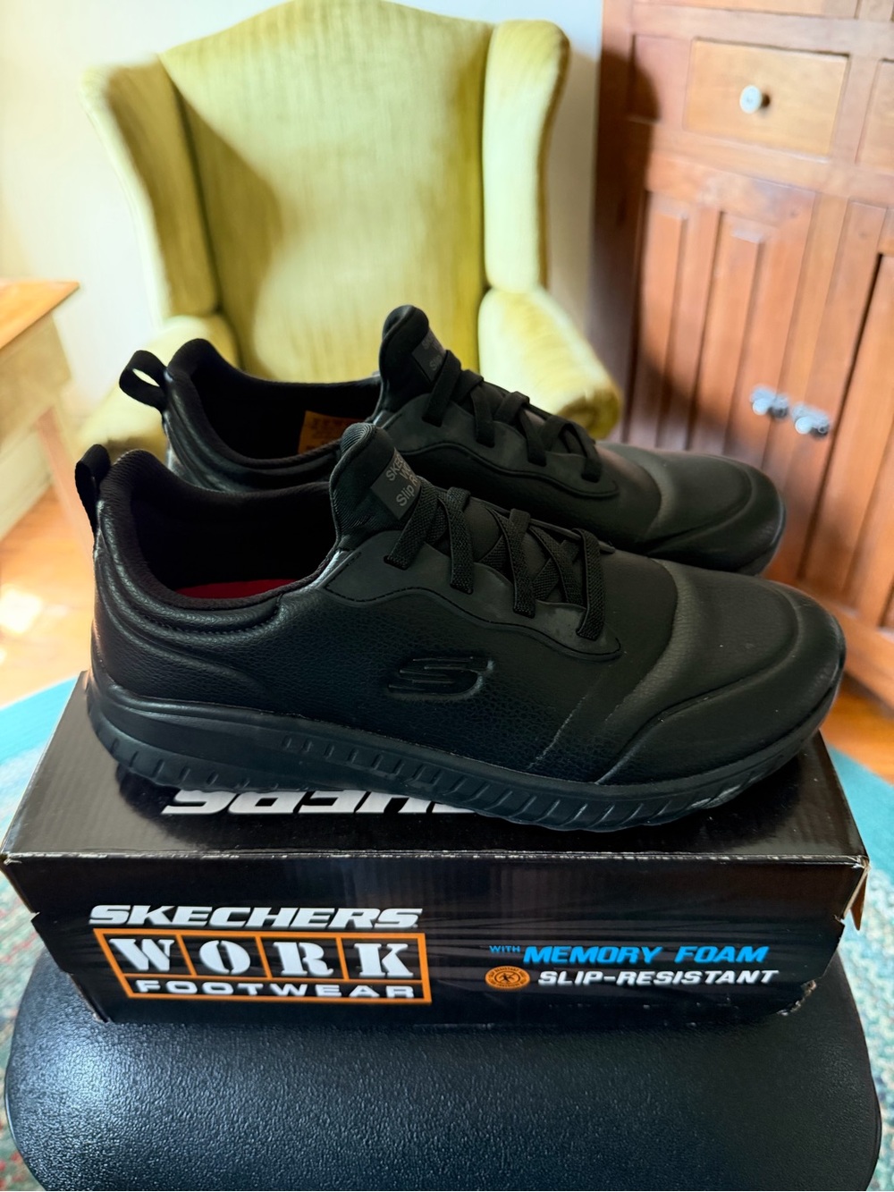 Skechers Work Slip-Resistant Shoes, Women’s 9, Excellent